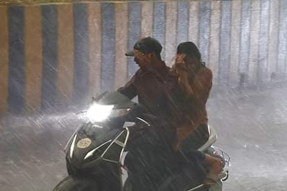 Mp Weather Today: प्रदेश के कई जिलों में हुई बारिश, भोपाल में दिन भर छाए रहे बादल, तापमान में आई गिरावट MP Weather Today: Rainfall in many districts of the state, clouds remained throughout the day in Bhopal, tempe