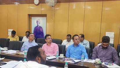 Jharkhand: 'आदिवासी परिवारों के समग्र विकास के लिए तेजी से काम होगा' बैठक में बोलीं मुख्य सचिव; जानें 'Work will be done rapidly for the overall development of tribal families' Chief Secretary said in the meeting