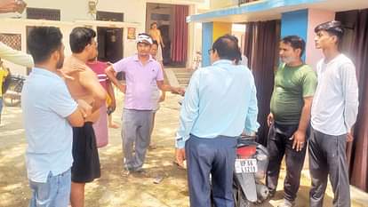 UP: बदमाशों ने गांव में घूम-घूम कर की फायरिंग, दी गालियां, कई जगह खोखे बरामद; CCTV खंगाल रही पुलिस Criminals roamed around village firing abusing shells recovered in bhadohi Police is investigating CCTV