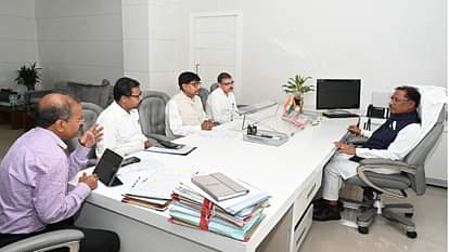 CG News: सीएम साय ने कर्रेगुट्टा पहाड़ी पर जारी एंटी नक्सल ऑपेरशन का लिया अपडेट, इन विषयों में की चर्चा CM Sai took an update on the anti-naxal operation going on at Karregutta hill, discussed these topics