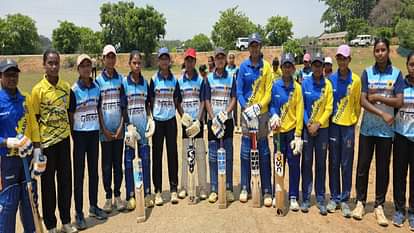 Chhattisgarh News: जशपुर की बेटियों ने क्रिकेट में लहराया परचम, अंडर-15 स्टेट टीम में 9 बालिकाएं सलेक्ट Daughters of Jashpur waved the flag in cricket, 9 girls selected in Under-15 state team