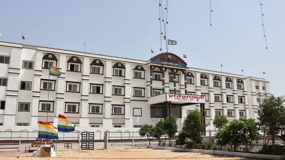 Indore News: विदेश छोड़ा, शादी छोड़ी, अब बना रहीं भारत की बेटियों का भविष्य pratibhasthali cbse school jain samaj education