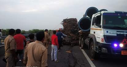 Jalaun Road Accident: बुंदेलखंड एक्सप्रेसवे पर दर्दनाक हादसा, खड़े ट्रक में ट्रक ने मारी टक्कर, तीन की मौत…दो Jalaun Road Accident Tragic accident on Bundelkhand Expressway truck hit parked truck three died two injured
