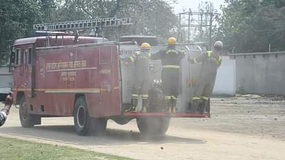 UP: फ्लाइट सेवा स्थगित होने से बहुत घबरा गए हैं सैलानी; लेह-लद्दाख में फंसे मुरादाबाद के पर्यटक Tourists from Moradabad stranded in Leh-Ladakh due to closure of air service