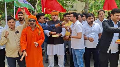 ऑपरेशन सिंदूर का उत्साह: सेना के शौर्य पर गर्व, एयर स्ट्राइक पर उत्साह, हिंदू रक्षा परिषद ने मनाया जश्न Proud of the valor of the army excited about the air strike