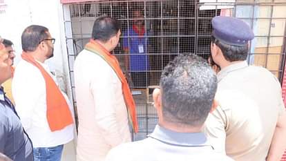 CG: प्रदेश के स्वास्थ्य मंत्री ने किया शराब की दुकान का निरीक्षण, बोले- हमनें शराब बंदी की कोई घोषणा नहीं की Shyam Bihari Jaiswal reached GPM district on his one-day visit