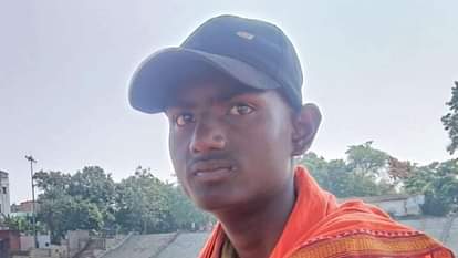 Bihar News: तेज रफ्तार ट्रक की टक्कर से किशोर की मौत, गुस्साए लोगों ने किया सड़क जाम Bihar News: Teen dies after being hit by a speeding truck, angry people blocked the road
