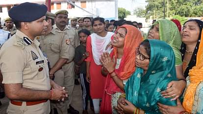 चार पुलिस कर्मियों की मौत: परिवार-रिश्तेदारों का करुण क्रंदन, हर आंख हुई नम, नहीं रूक रहे थे आंसू Four policemen died in Aligarh