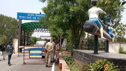 UP: भारत-पाकिस्तान तनाव के बीच गाजियाबाद में भी हाई अलर्ट, हिंडन एयरपोर्ट समेत कई जगहों पर बढ़ाई गई सुरक्षा Ghaziabad on high alert after Pakistan attacks