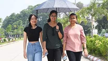 CG Weather: छत्तीसगढ़ में बदला मौसम का मिजाज, कहीं तेज आंधी-बारिश, तो कहीं दिन भर तेज धूप, जानें IMD का अलर्ट There is a possibility of light to moderate rain and thunder in some areas of Chhattisgarh today