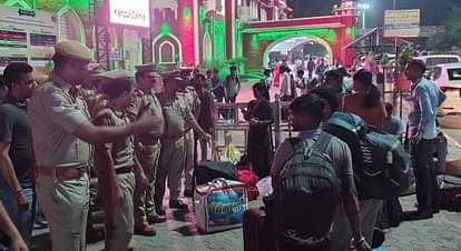 Indo-Pak Tension: कई देशों की हवाई यात्रा हुई महंगी, जम्मू की ट्रेनों को रोकने की तैयारी…13135 टिकट रद्द Indo Pak Tension Air travel to many countries became expensive preparations to stop trains to Jammu