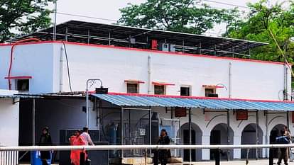 सौर ऊर्जा की गति धीमी: बलिया में 10000 की जगह 277 सोलर पैनल लगे, आवेदकों की संख्या 2775; कागजात की चल रही जांच Slow pace of solar energy in ballia 277 solar panels installed instead of 10000 applicants 2775