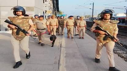Operation Sindoor: अलीगढ़ में सुरक्षा एजेंसियां अलर्ट, सभी की छुट्टियां रद्द, सोशल मीडिया पर निगरानी Security agencies on alert in Aligarh