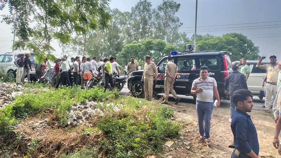 Firozabad Murder News: नीम के पेड़ पर लटका सुई से भेदा गुड्डा, नीचे पड़ी दो लाशें, ऐसी मौत देख कांप उठा कलेजा Firozabad Murder By Black Magic Two Found Dead Under Tree with Voodoo Doll Police Investigates Tantrik Angle
