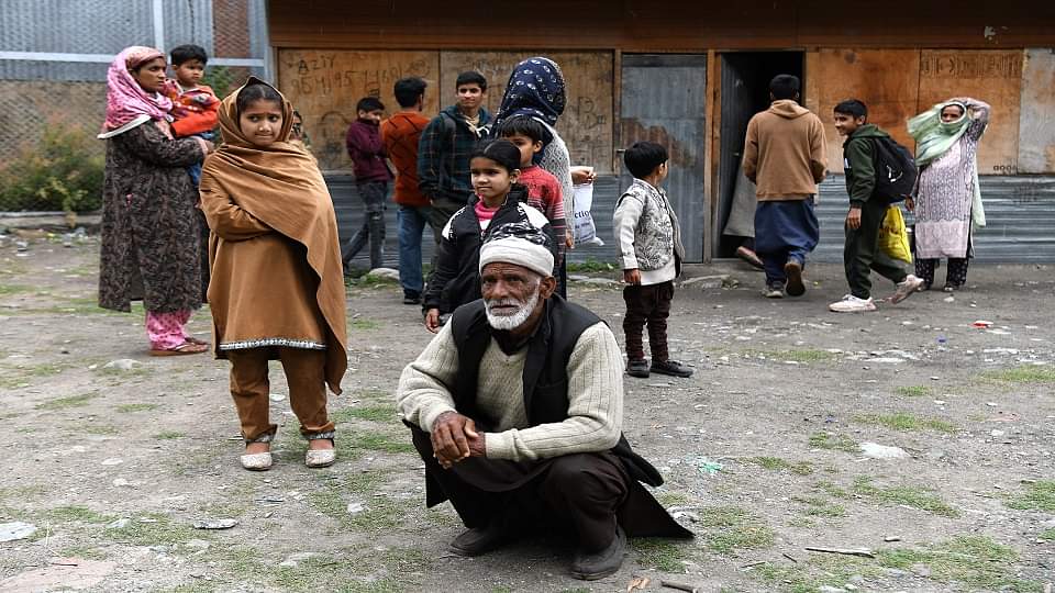 पाकिस्तानी गोलाबारी में पुंछ ने गंवाई 13 जान: हर तरफ पसरा मातम, CM अब्दुल्ला ने किया दौरा; जाना लोगों का हाल 13 people lost their lives in Pakistani shelling in Poonch