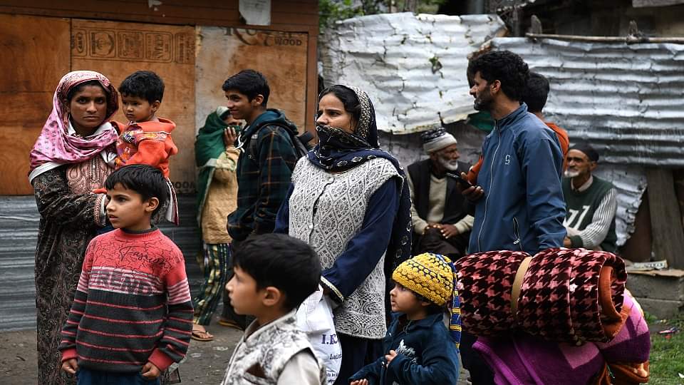 पाकिस्तानी गोलाबारी में पुंछ ने गंवाई 13 जान: हर तरफ पसरा मातम, CM अब्दुल्ला ने किया दौरा; जाना लोगों का हाल 13 people lost their lives in Pakistani shelling in Poonch