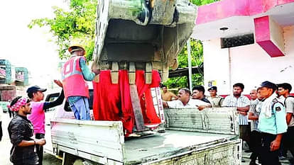 Kanpur: सेंट्रल के सिटी साइड का 60 साल पुराना मंदिर कैंट की तरफ स्थानांतरित, ये है वजह Kanpur: 60 years old temple of city side of Central shifted to Cantt side
