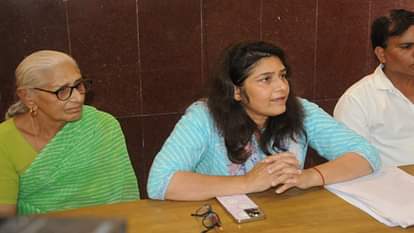Jaipur: बेटे ने झूठी वसीयत बनाकर बेघर किया, पूर्व न्यायाधीश की पत्नी ने न्याय पालिका से लगाई इंसाफ की गुहार Jaipur: Son made a false will and made him homeless, former judge's wife pleaded to the judiciary for justice