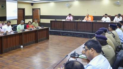 काशी में बोले सीएम योगी: ऑपरेशन सिंदूर के बाद बढ़ाएं सतर्कता, अर्बन नक्सल व उनसे जुड़े संगठनों की करें निगरानी CM Yogi Adityanath said increase vigilance after Operation Sindoor in varanasi