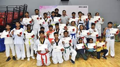 प्रतिभाओं को मिला मंच: बरेली ताइक्वांडो स्कूल बना ओवरऑल चैंपियन... प्रतियोगिता में बच्चों ने दिखाया दम Bareilly Taekwondo School became the overall champion
