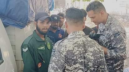 चंडीगढ़ में वायुसेना की वर्दी में युवक: खुले मैदान में कर रहा था नशा, सच जान चौंक गए पुलिस और एयरफोर्स अधिकारी Youth stole Air Force uniform from tailor shop in Chandigarh arrested