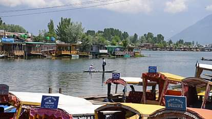 गोलियों से टूटा सैलानियों का भरोसा: डल झील अब भी उदास, आतंक ने छीन ली कश्मीर की मुस्कान; पर लाल चौक पर रौनक After the ceasefire, the hustle and bustle of the common people is returning, the tourist places are empty