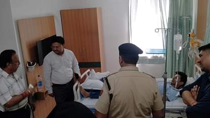 पानीपत में बैंक ऑफ बड़ौदा में फायरिंग: एक युवक को लगी गोली, पुलिस ने गार्ड को पकड़ा; कंधे से गिरी रायफल Firing at Bank of Baroda in Panipat: A young man was shot, police caught the guard; rifle fell from shoulder