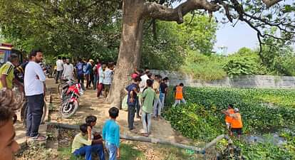 Farrukhabad: पुलिस से बचकर तालाब में कूदा युवक, अब तक लापता…गोताखोरों की मदद से तलाश जारी, पुलिस भी परेशान Farrukhabad A young man jumped into a pond to escape from the police still missing search continues