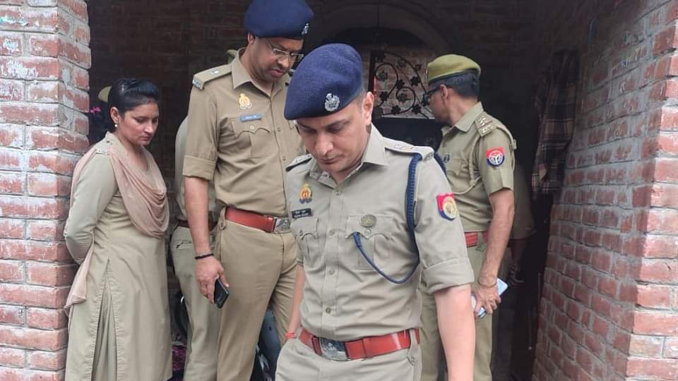 UP: खुदकुशी से पहले अमित ने रिश्तेदार को व्हाट्सएप कॉल कर बताई थी ये बात; सामूहिक हत्याकांड और सुसाइड की कहानी Unnao mass murder and suicide Doubt on wife character Amit called his relative on WhatsApp and told him