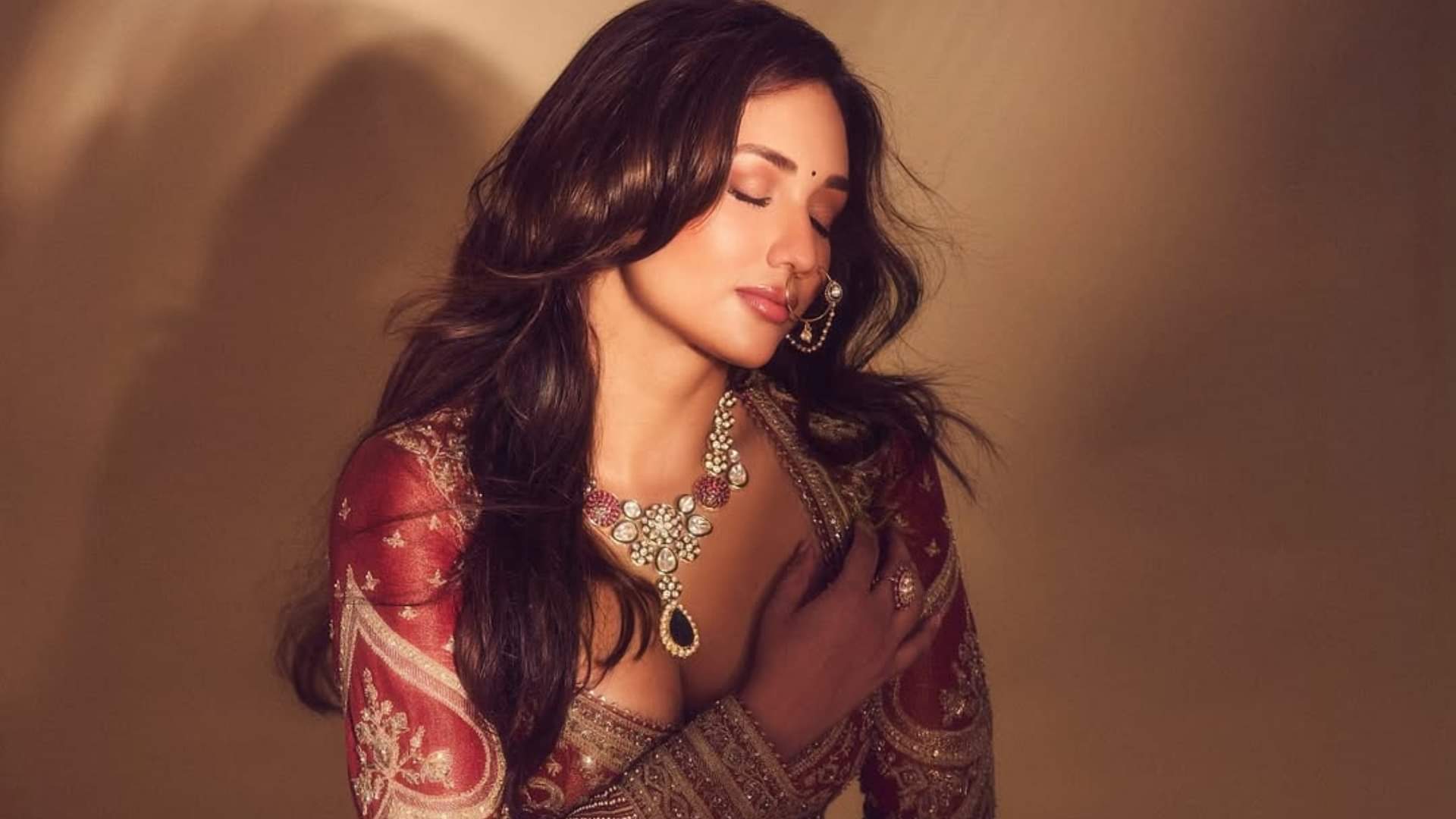 Akanksha Sharma Interview: ट्रेलर देखकर मेरे पापा खुशी से रो पड़े, भाई ने चुपके से बना ली उनकी वीडियो kesari veer actress Akanksha Sharma reveals personal experience of the film with suniel shetty on the set