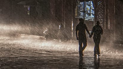 Weather Report : हिमाचल, उत्तराखंड में बारिश, भूस्खलन से 300 सड़कें बंद, एनसीआर में भीषण जाम 300 roads closed due to rain and landslides in Himachal, Uttarakhand, massive traffic jam in NCR