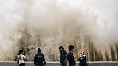 Weather: आठ राज्यों में अगले पांच दिनों तक आंधी- बारिश का अलर्ट; जानें आपके शहर में कब पहुंचेगा मानसून Weather update: Rain break 107-year record in Mumbai, thunderstorm-rain alert in many states for next five day