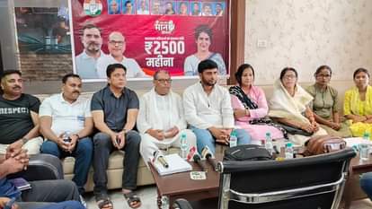Bihar Election: 'माई बहिन मान योजना' से बिहार की महिलाओं को मिलेगी 2500 की मासिक सहायता, कांग्रेस का वादा Bihar Election: Women of Bihar will get monthly assistance of Rs 2500 through 'Mai Behen Maan Yojana'
