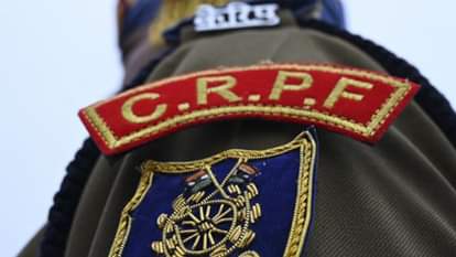 CRPF: जम्मू-कश्मीर पुलिस ने सीआरपीएफ जवान को बुरी तरह से पीटा, पहचान पत्र दिखाया...फिर भी मारती रही पुलिस Jammu Kashmir police beat up a CRPF jawan, he showed his identity card to SDPO but police kept beating him