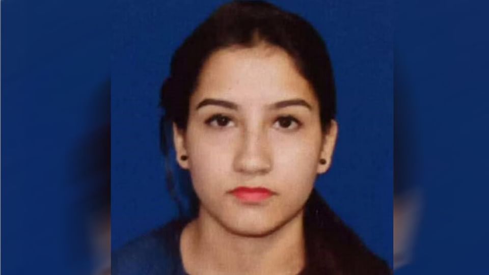 Ankita Murder Case: 'अतिरिक्त सेवा का दबाव...', फूट-फूटकर रोई अंकिता की मां; पथराईं आंखों से बह निकला दर्द Ankita Murder Case Ankita mother cried bitterly outside court After verdict