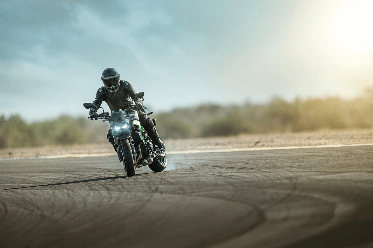 2025 Kawasaki Z900: 2025 कावासाकी Z900 मोटरसाइकिल भारत लॉन्च, जानें कीमत और खूबियां 2025 Kawasaki Z900 launched Motorcycle Launched in India Know Price Features Specifications