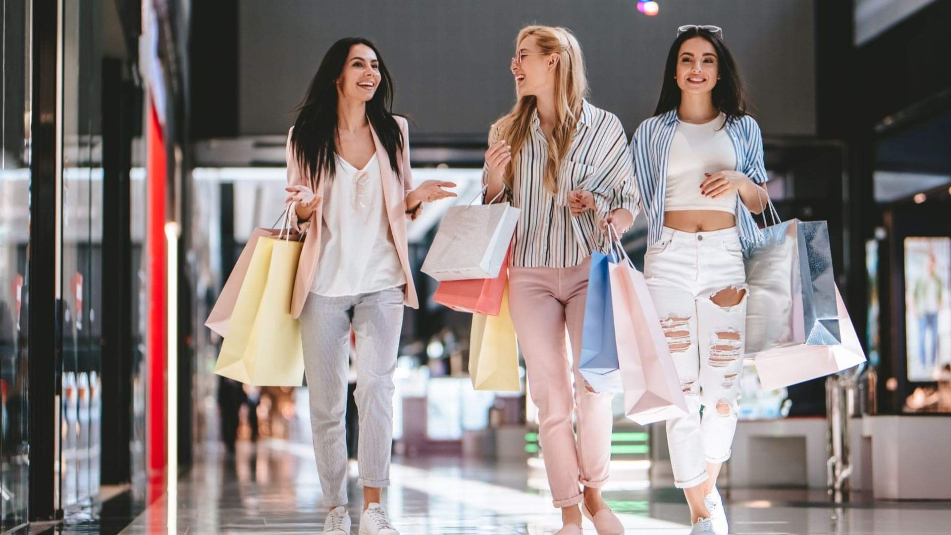 What Is Thrifting: सेकेंड हैंड कपड़ों को पसंद कर रही नयी पीढ़ी ! जानें क्या होते हैं थ्रिफ्ट फैशन के फायदे what is thrifting  know about thrift fashion in today's trend