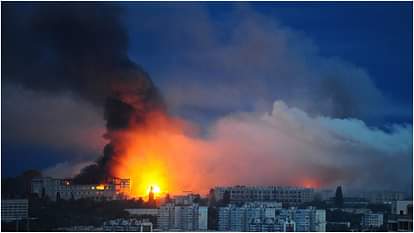 Russia Ukraine War: रूस का यूक्रेन पर बड़ा हमला, कीव पर दागीं 550 मिसाइलें और ड्रोन; गूंजती रही धमाकों की आवाज Russia's big attack on Ukraine, 550 missiles and drones fired on Kiev; The sound of explosions kept echoing