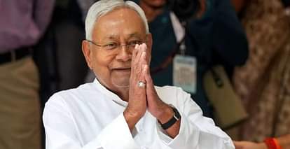 बिहार: विधानसभा चुनाव से पहले मुख्यमंत्री नीतीश कुमार ने चला 'पेंशन दांव' bihar election 2025 CM Nitish Kumar hikes pension scheme to Rs 1100