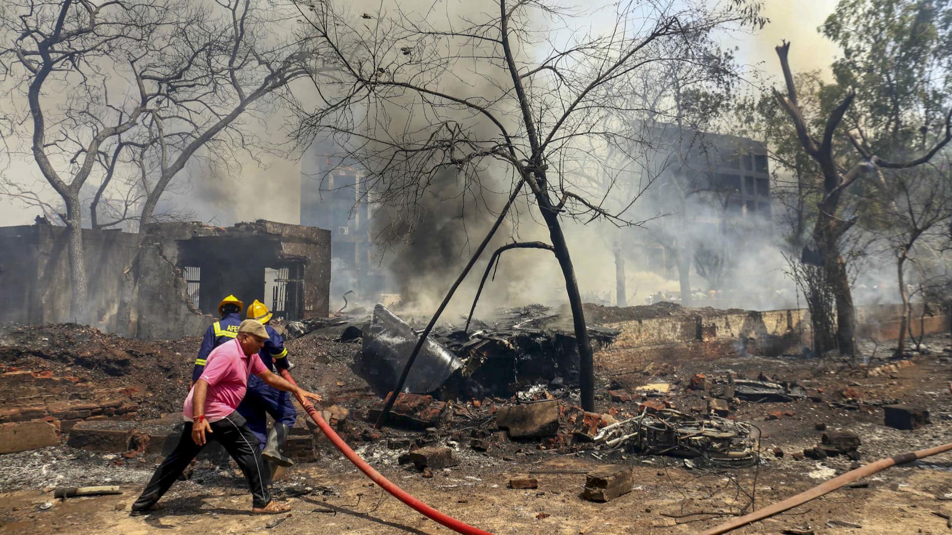 Ahmedabad Plane Crash Photos: हादसे के बाद विचलित करने वाला मंजर आया सामने, एअर इंडिया विमान हादसे की तस्वीरें Ahmedabad Plane Crash Photos Air India Flight AI 171 debris Meghaninagar rescue operations NDRF Gujarat Police