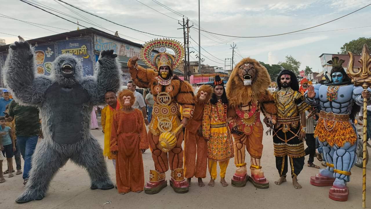 वृंदावन: भगवान परशुराम की भव्य शोभायात्रा...100 से अधिक झांकियां रहीं आकर्षण का केंद्र, देखें तस्वीरें shobhayatra of Lord Parshuram organised in Vrindavan