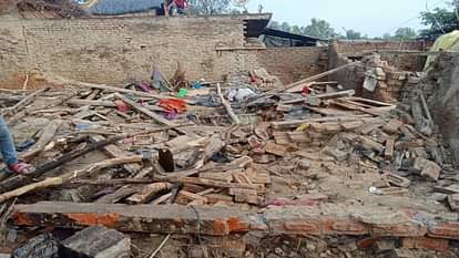 बरेली में बड़ा हादसा: बारिश के दौरान कच्चा मकान गिरा, दंपती समेत परिवार के आठ सदस्य गंभीर घायल eight family members seriously injured due to kutcha house collapsed during the rain in bareilly
