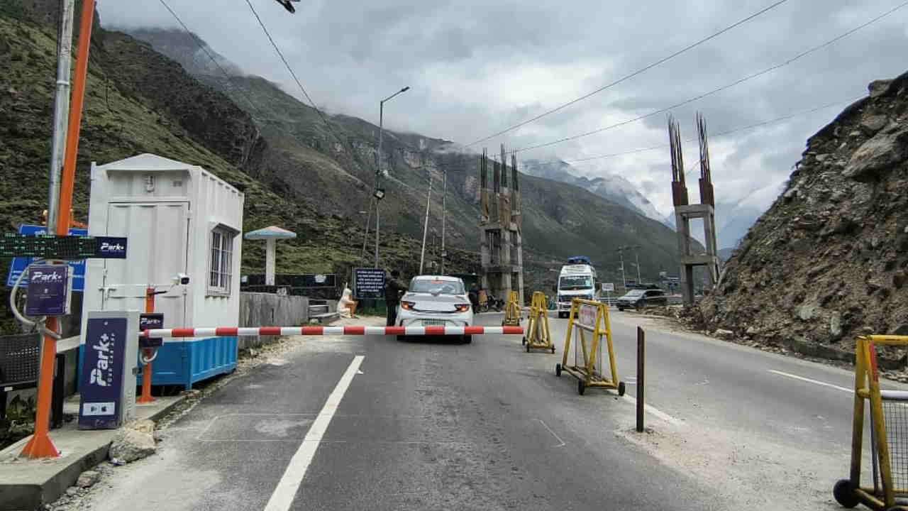 FASTag Annual Pass: फास्टैग वार्षिक पास लॉन्च, क्या यह वाकई फायदेमंद है? ऐसे लगाएं गणित, जानें कैसे करें आवेदन FASTag Annual Pass Debuts on August 15 How to Activate FASTag Annual Pass Online