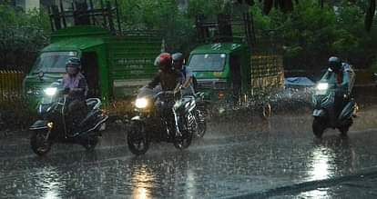 Kanpur Weather Update: दो दिन तक बारिश से मौसम रहेगा खुशनुमा, बंगाल की खाड़ी से आ रही हैं नम हवाएं, पढ़ें अलर्ट Kanpur Weather Rain will bring pleasant weather for two days moist winds are coming from the Bay of Bengal