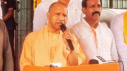 CM Yogi in Bhadohi: भदोही में आरओबी निर्माण, केएनपीजी को मिलेगा राज्य विश्वविद्यालय का दर्जा; पढ़ें खास CM Yogi in Bhadohi ROB construction KNPG will get state university status