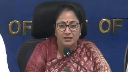 MCD की लापरवाही पर CM और मंत्री नाराज: रेखा गुप्ता बोलीं- काम नहीं करेंगे तो सरकार से सहयोग की उम्मीद न रखें Chief Minister Rekha Gupta and Minister appeared angry over the negligence of MCD