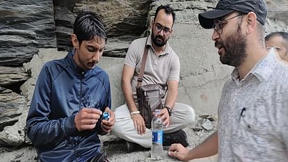 Dharamsala cloudburst: लवली ने अमर उजाला को सुनाई आपबीती, बोले- पहाड़ पर चढ़कर बचाई जान, जंगल में काटी रात Dharamsala cloudburst: Lovely narrated her ordeal to Amar Ujala, saved her life by climbing a mountain, spent