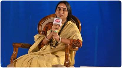 MP Samwad 2025: 'स्त्री के आचरण से परिवार संभलता है', संवाद मंच पर महिला सशक्तिकरण पर बोलीं शिप्रा पाठक Amar Ujala Samwad Madhya Pradesh Water Woman Shipra Pathak Talk About Water Conservation Know All About hindi