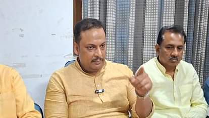 एमएलसी प्रांशुदत्त द्विवेदी बोले: 'अखिलेश यादव को ब्राह्मण से नफरत है, वह एक विशेष बिरादरी के लिए सोचते हैं' MLC Pranshudutt Dwivedi said Akhilesh Yadav hates Brahmins