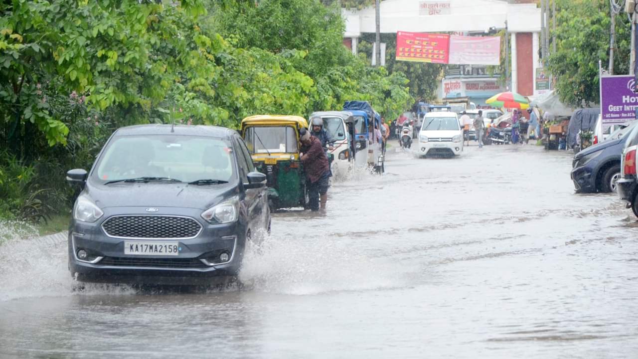 Monsoon Car Care Tips: बारिश का मौसम शुरू, अब कार की देखभाल है जरूरी, मानसून में जरूरी मेंटेनेंस टिप्स monsoon car maintenance tips car care tips for rainy season